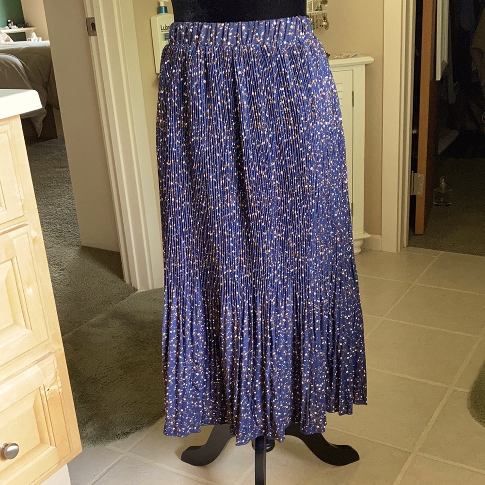 Eden & Olivia Navy Print Skirt